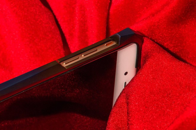 Chiếc vỏ ốp iPhone X làm bằng titanium có giá đắt hơn cả iPhone X - Ảnh 13.