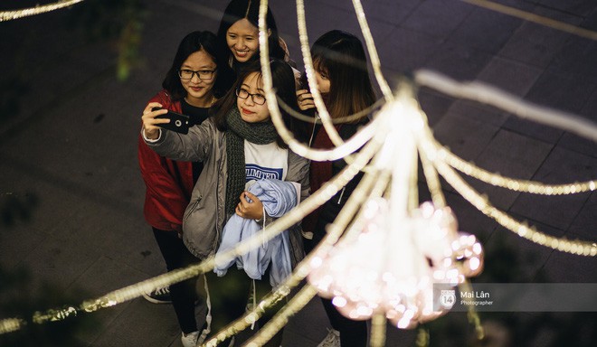 Năm nay, Đại học Thăng Long lại chuẩn bị soán danh hiệu ngôi trường trang trí Noel đẹp nhất rồi! - Ảnh 14.