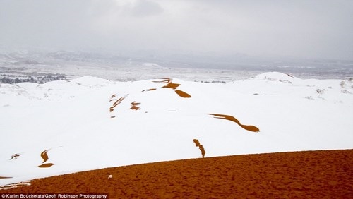 Không thể tin nổi: Tuyết rơi trên sa mạc lớn nhất thế giới sau 38 năm - Ảnh 7.