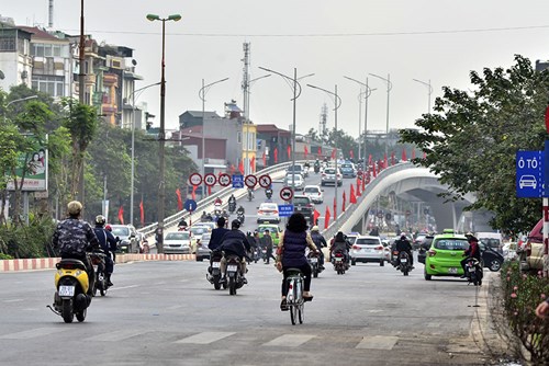 Ngày đầu đi làm sau Tết: Nơi ùn tắc, nơi thông thoáng - Ảnh 14.