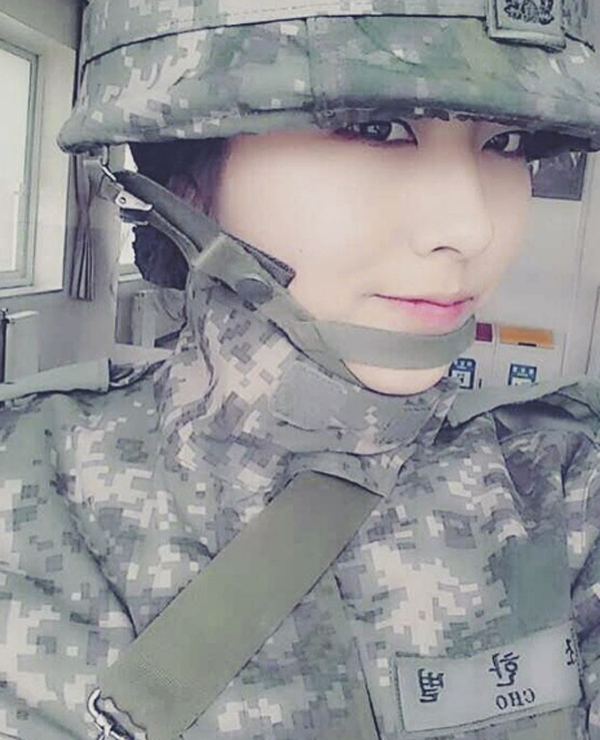 Mỹ nữ mong manh như sương khói này lại là Gương mặt đại điện của quân đội Hàn Quốc 2017 - Ảnh 11.