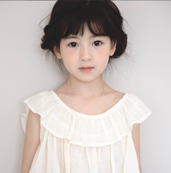 Bé gái “xinh nhất xứ Hàn” càng lớn càng xinh đẹp, điệu đà - Ảnh 14.