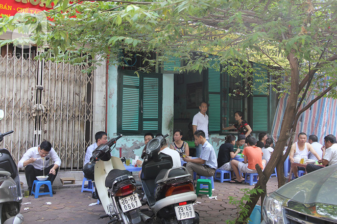 4 quán ăn có giờ mở cửa dị nhưng lúc nào cũng đông khách Hà Nội - Ảnh 14.