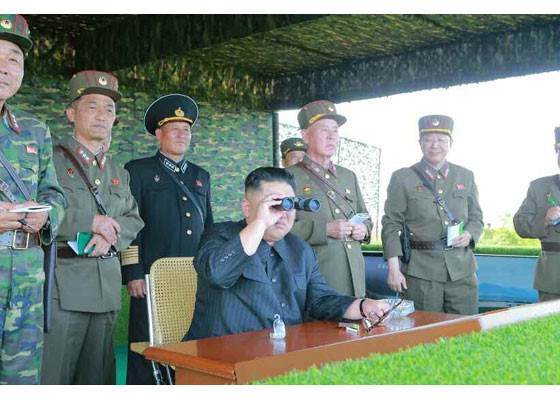 Chủ tịch Kim giám sát quân đội Triều Tiên tập trận chiếm đảo - Ảnh 14.