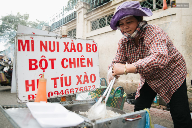 Theo giới trẻ Sài Gòn lê la ở thiên đường ăn vặt đáng ghen tị của trường Marie Curie - Ảnh 14.