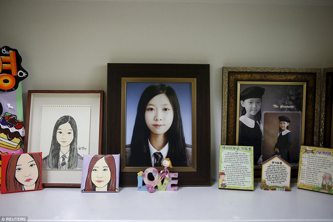 3 năm sau thảm kịch chìm phà Sewol, cha mẹ các em học sinh xem con mình chỉ đi xa dài ngày - Ảnh 15.