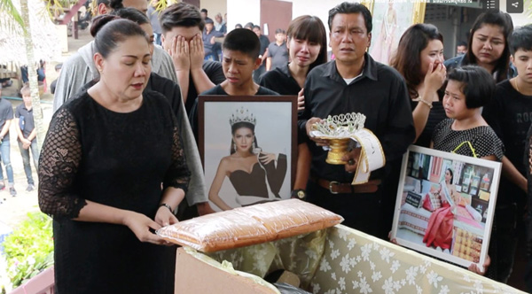 Đám tang Hoa hậu 19 tuổi Thái Lan: Cuối cùng bố mẹ đẻ cô cũng đến - Ảnh 5.