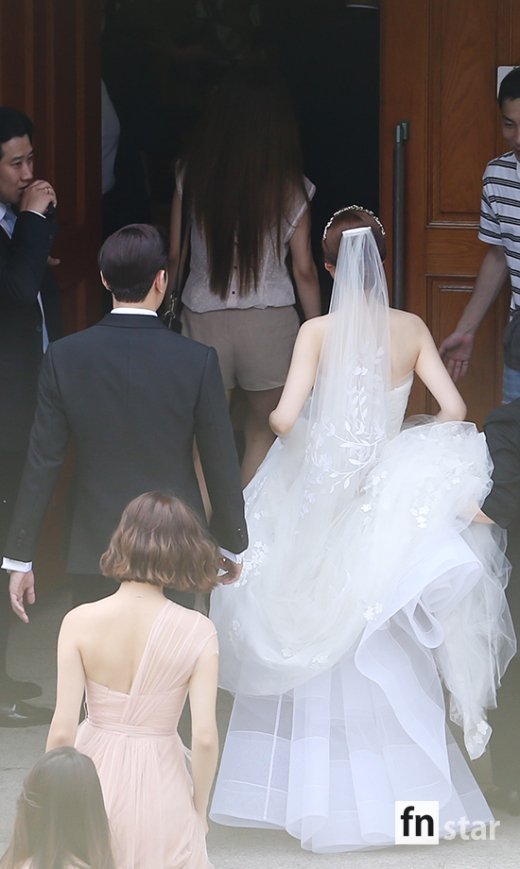 Đám cưới Eric Mun và Na Hye Mi trở thành tâm điểm vì đẹp như phim, hội tụ dàn phù rể khủng - Ảnh 15.