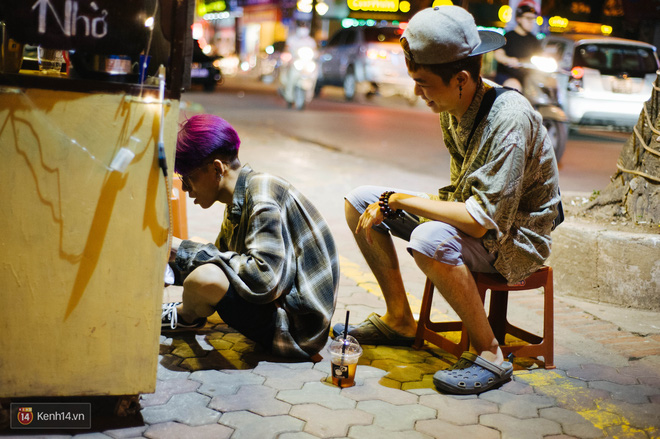 Giữa Hà Nội, có một quán cafe đang gây sốt vì tấm biển hiệu Ở đây không có wifi, hãy nói chuyện với nhau như năm 1992! - Ảnh 15.