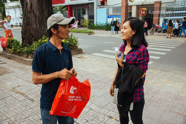 Chuyện cảm động về anh shipper khuyết tật giọng nói, đạp xe hàng chục km mỗi ngày để giao hàng khắp Sài Gòn - Ảnh 15.