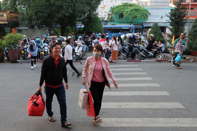 Ngày làm việc cuối cùng trước kỳ nghỉ Tết Dương lịch 2018: Đang ùn tắc kéo dài ở cửa ngõ sân bay Tân Sơn Nhất - Ảnh 15.