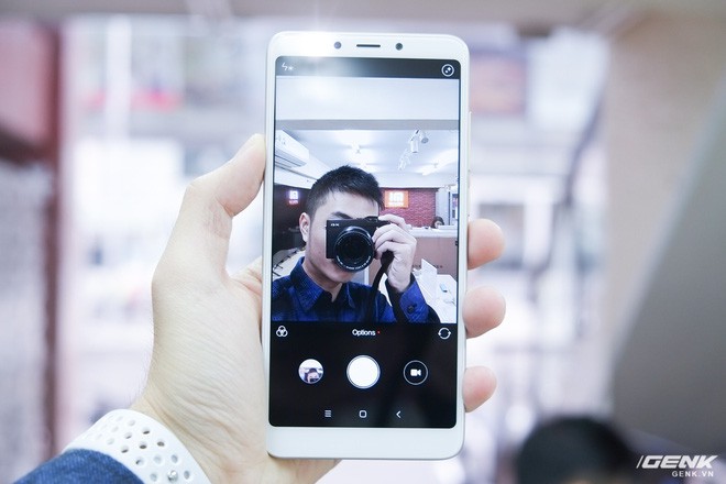 Trên tay Xiaomi Redmi 5 và Redmi 5 Plus: Bộ đôi smartphone màn hình 18:9, viền siêu mỏng rẻ nhất hiện nay - Ảnh 16.