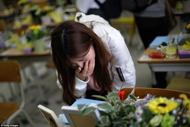 3 năm sau thảm kịch chìm phà Sewol, cha mẹ các em học sinh xem con mình chỉ đi xa dài ngày - Ảnh 17.