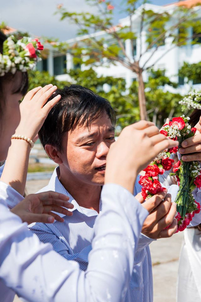 Bộ ảnh kỷ yếu đơn giản mà cực đáng yêu của lớp học với 27 cô gái và... 1 chàng trai - Ảnh 17.