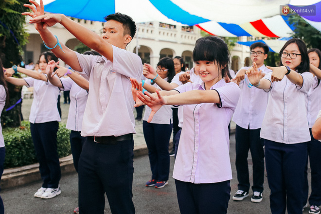 Teen chuyên Lê Hồng Phong (TP.HCM) và màn nhảy flashmob tập thể đầy cảm xúc trong lễ bế giảng - Ảnh 17.