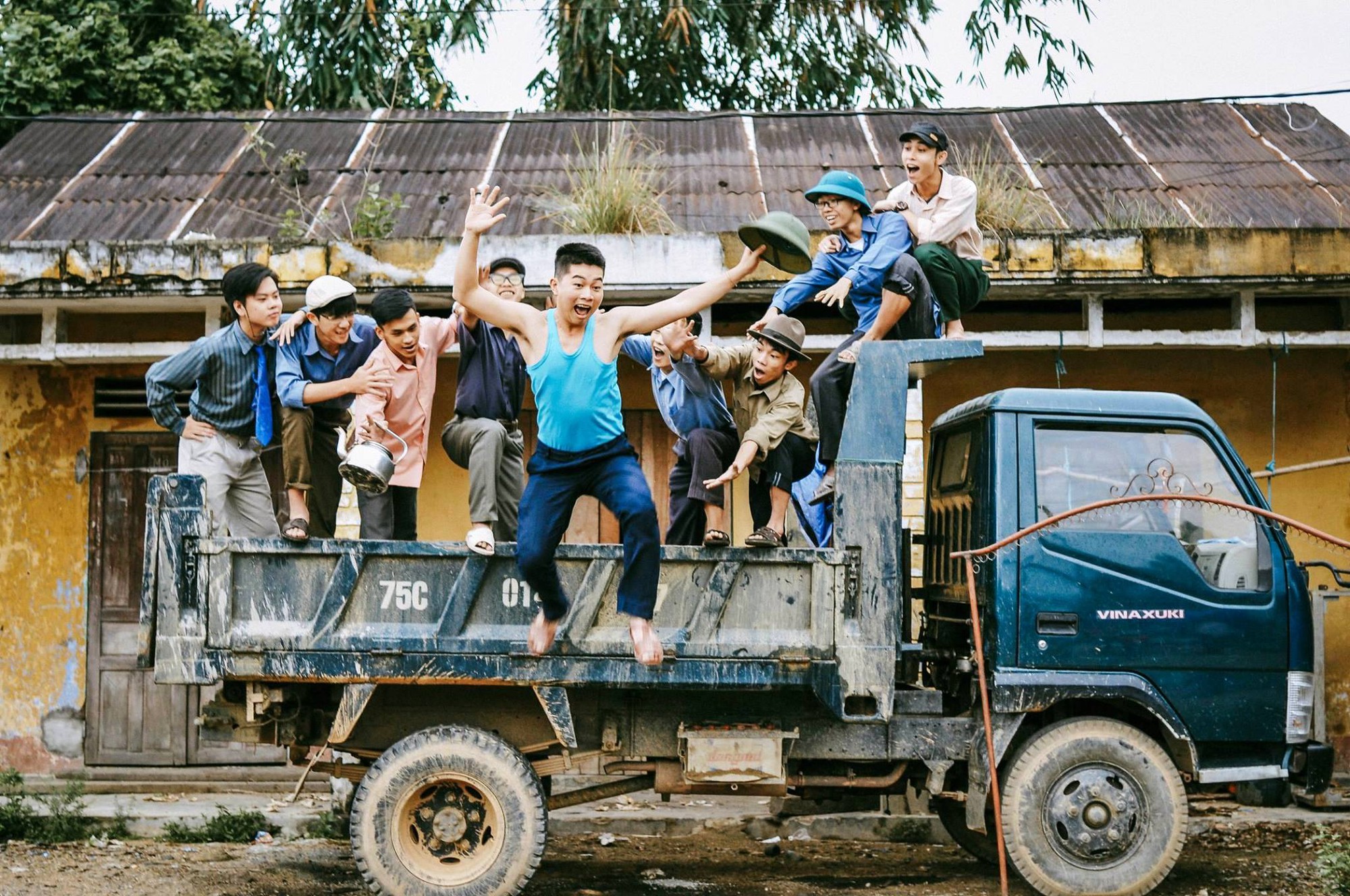 Trào lưu chụp ảnh kỷ yếu theo phong cách bao cấp làm mưa làm gió trong giới trẻ năm 2017 - Ảnh 17.