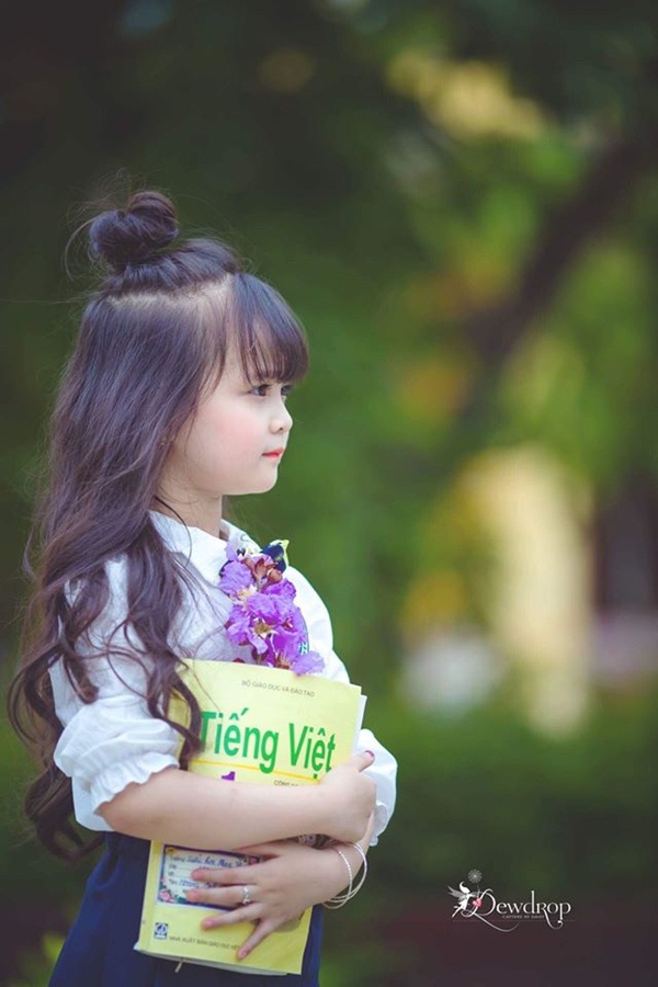 Sau 1 năm gây sốt vì xinh như hoa hậu, bé gái Tuyên Quang giờ đây đã khác rất nhiều - Ảnh 6.