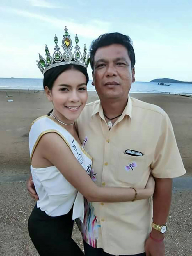 Đám tang Hoa hậu 19 tuổi Thái Lan: Cuối cùng bố mẹ đẻ cô cũng đến - Ảnh 6.