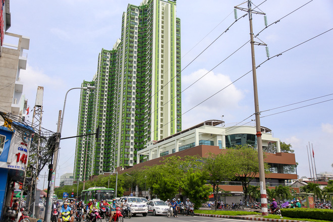 Cao ốc Thuận Kiều Plaza bỏ hoang bỗng lột xác với màu xanh lá nổi bật tại trung tâm Sài Gòn - Ảnh 18.