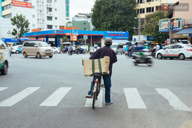 Chuyện cảm động về anh shipper khuyết tật giọng nói, đạp xe hàng chục km mỗi ngày để giao hàng khắp Sài Gòn - Ảnh 18.