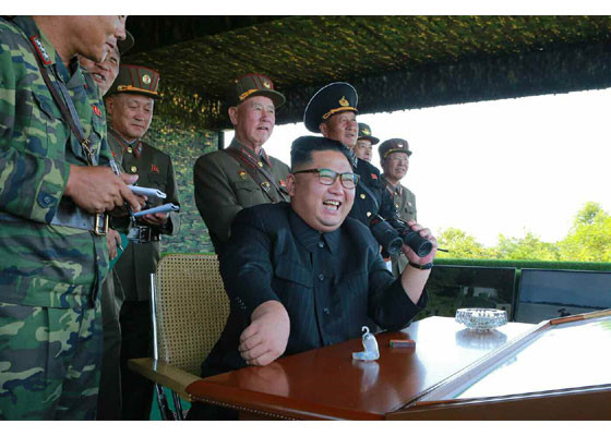 Chủ tịch Kim giám sát quân đội Triều Tiên tập trận chiếm đảo - Ảnh 18.