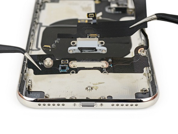 iFixit mổ bụng iPhone X: lần đầu tiên xuất hiện bảng mạch gập đôi và pin kép, cụm camera phức tạp chưa từng thấy - Ảnh 18.