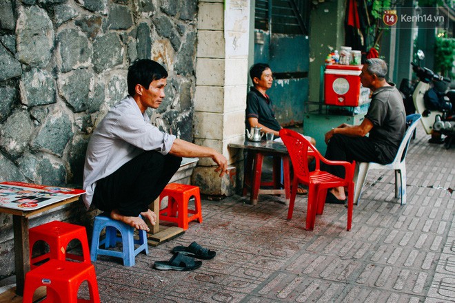 Chùm ảnh: Người Sài Gòn và thói quen uống cafe cóc từ lúc mặt trời chưa ló dạng cho đến chiều tà - Ảnh 18.