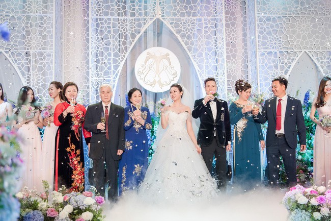 10 đám cưới Việt trong năm 2017 không phải của sao showbiz nhưng cực kỳ xa hoa khiến MXH nô nức chỉ dám nhìn không dám ước - Ảnh 18.