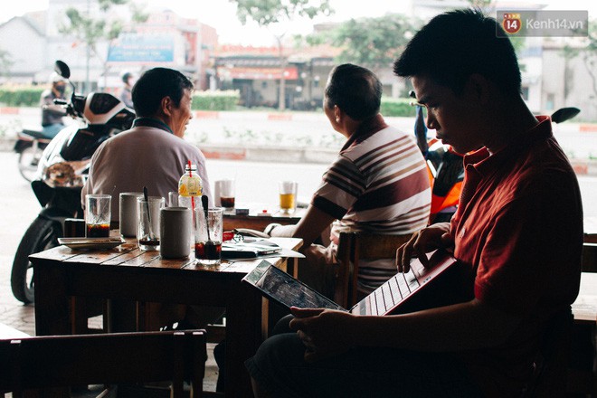 ChÃ¹m áº£nh: NgÆ°á»i SÃ i GÃ²n vÃ  thÃ³i quen uá»ng cafe cÃ³c tá»« lÃºc máº·t trá»i chÆ°a lÃ³ dáº¡ng cho Äáº¿n chiá»u tÃ  - áº¢nh 19.