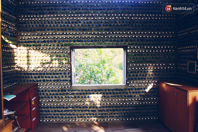 Ngôi nhà đặc biệt xây bằng 8.800 vỏ chai nhựa ở Hà Nội - Ảnh 2.