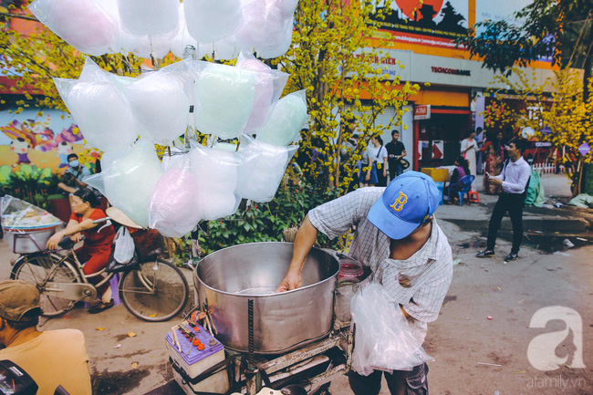  Quê mẹ ơi! Tết này con vẫn chưa thể về giữa cuộc mưu sinh... - Ảnh 3.