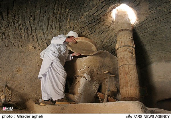 Chỉ làm từ rơm rạ nhưng động cơ gió tại Iran vẫn thọ hàng nghìn năm tuổi - Ảnh 3.