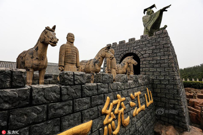 Hết cái để fake, người Trung Quốc nhái luôn cả đội quân đất nung trong lăng mộ Tần Thuỷ Hoàng - Ảnh 3.