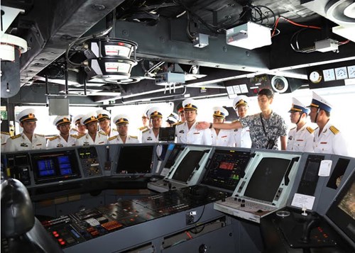 Tàu Hải quân Singapore thăm Cảng Quốc tế Cam Ranh - Ảnh 2.