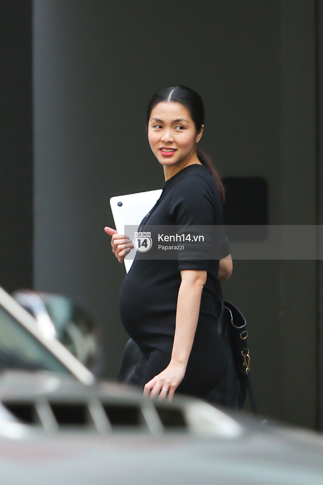 HOT: Những hình ảnh lộ bụng bầu hiếm hoi của Hà Tăng ở tháng cuối thai kì - Ảnh 3.