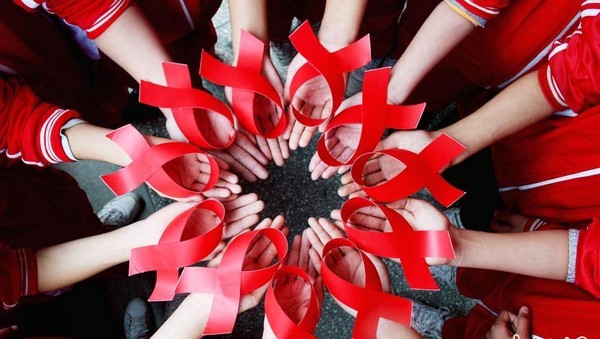 Lần đầu tiên ghi nhận 5 bệnh nhân có HIV vẫn sống khỏe mà không cần uống thuốc kháng virus ARV mỗi ngày - Ảnh 3.