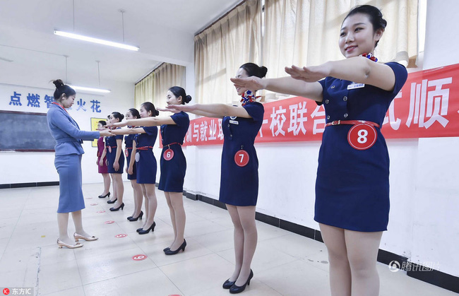 Trung Quốc: Thi tuyển vào trường hàng không còn nghiêm ngặt hơn cả chọn bạn đời - Ảnh 3.