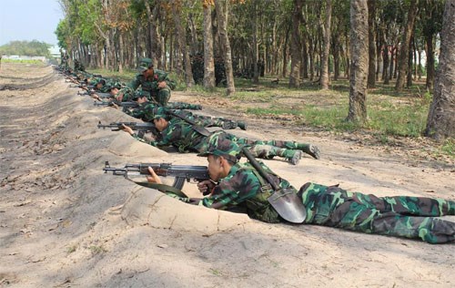 Trên thao trường huấn luyện chiến sĩ mới ở Trung đoàn Gia Định - Ảnh 3.