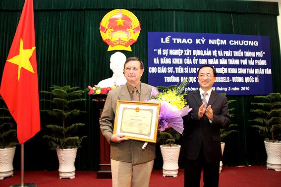 Trước tình trạng ô nhiễm không khí báo động tại Hà Nội, xe buýt nhanh BRT có ý nghĩa gì? - Ảnh 2.