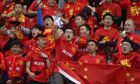 Thắng Hàn Quốc, CĐV Trung Quốc ăn mừng hoành tráng như vô địch... World Cup - Ảnh 5.