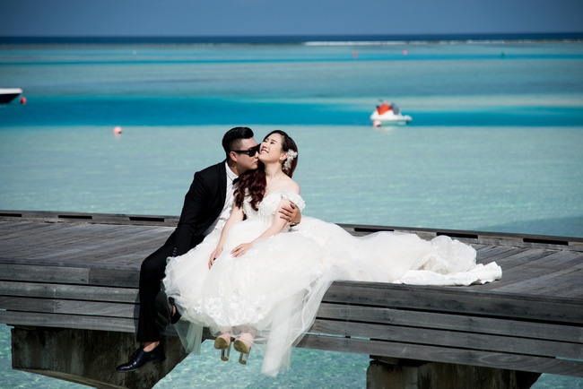 Hậu đám cưới 6 tỷ, nữ đại gia Bình Phước tiếp tục gây sốt với bộ ảnh cưới đẹp nao lòng tại Maldives và Singapore - Ảnh 3.