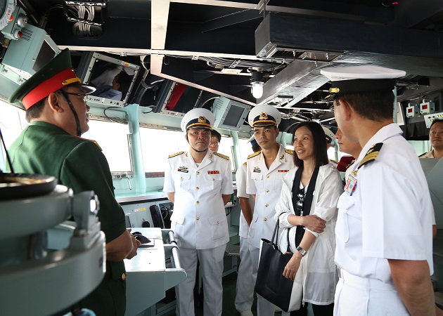  Tàu Hải quân Nhật Bản thăm cảng quốc tế Cam Ranh - Ảnh 2.