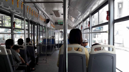 Ưu tiên vượt bậc, buýt nhanh BRT vẫn rất thưa thớt khách - Ảnh 3.