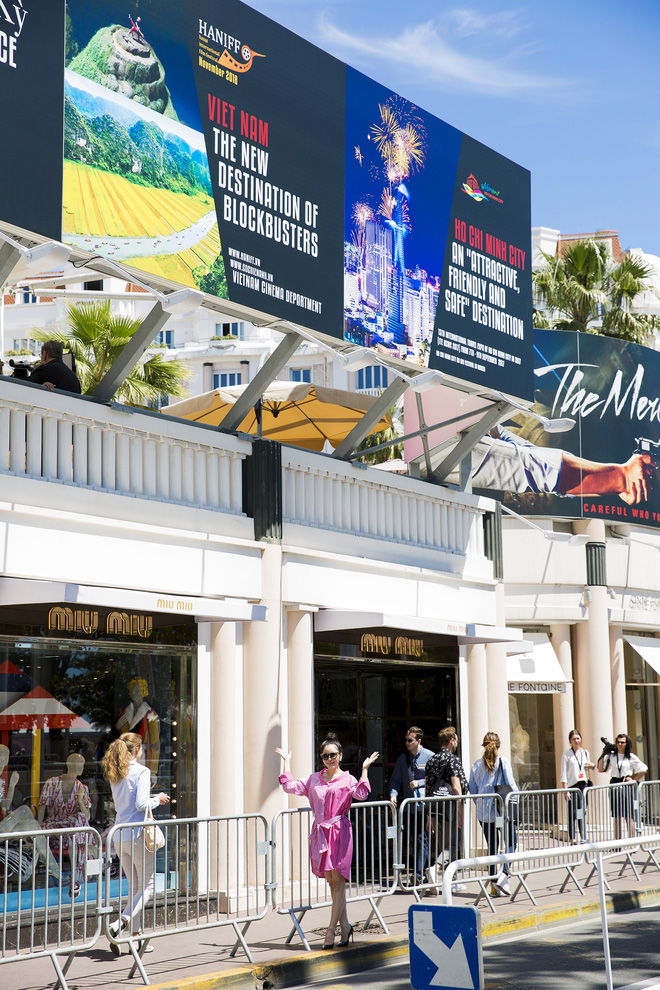 Lý Nhã Kỳ lên tiếng về tấm pano Lý Nhã Kỳ - Tiếng nói mới của Việt Nam đặt tại Cannes gây xôn xao - Ảnh 3.