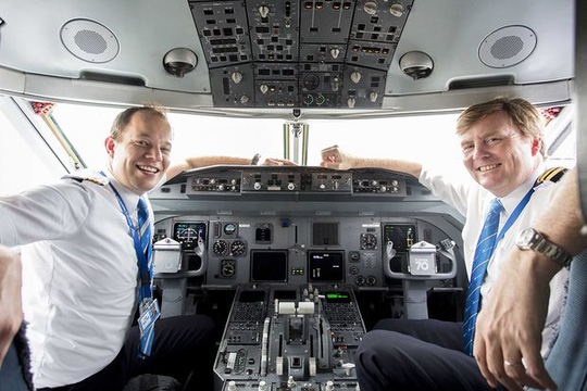 Vua Hà Lan bí mật lái máy bay chở khách suốt 21 năm - Ảnh 2.