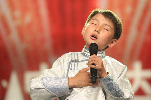 Gặp lại cậu bé Mông Cổ sau 6 năm làm lay động hàng triệu khán giả với bài hát “Gặp mẹ trong mơ” - Ảnh 1.