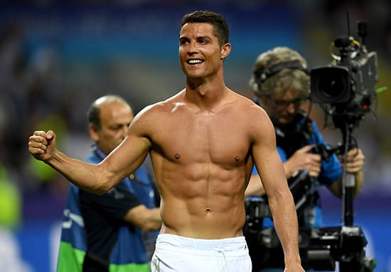 Ronaldo khoe cơ bắp, gửi thông điệp chết chóc tới Juventus trước chung kết Champions League - Ảnh 2.