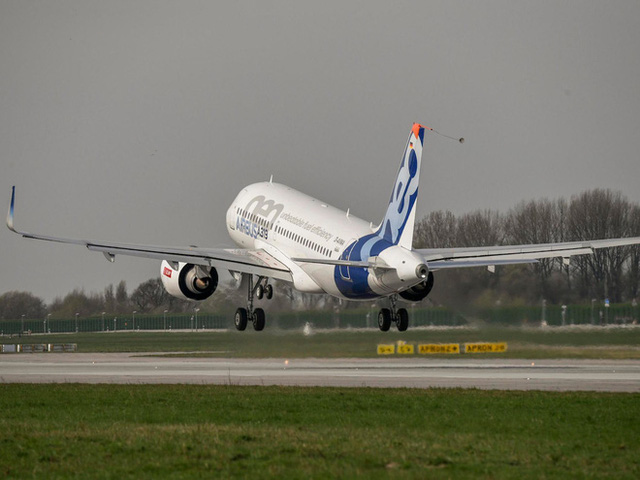 Thiết kế mới của Airbus gây sửng sốt vì trần máy bay trong suốt, giúp hành khách nhìn ngắm bầu trời - Ảnh 3.