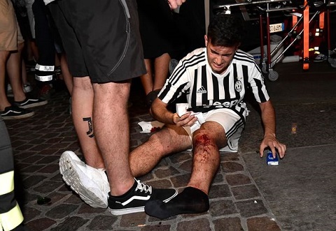 NÓNG: Nhiều CĐV Juventus đổ máu vì vụ nổ bất thường ở Turin - Ảnh 3.