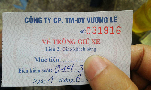 Hà Nội: Chiến dịch đòi vỉa hè vừa lắng, quận Hoàng Mai cho doanh nghiệp kẻ vạch trông xe? - Ảnh 1.